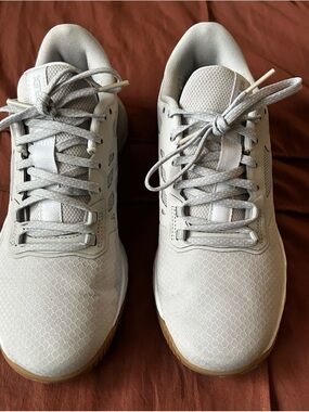 Women’s Lightweight Mesh Training Shoes - Light Gray